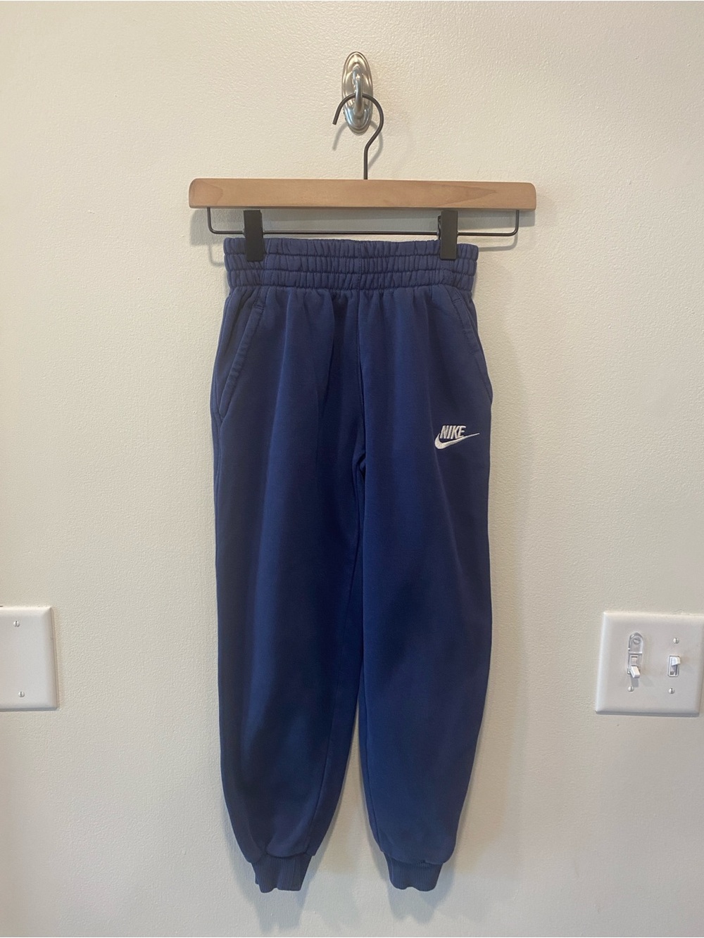 Nike Sportswear Club Fleece joggers size small navy blue sweatpants